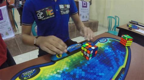 4­.­7­4­ ­S­a­n­i­y­e­d­e­ ­R­u­b­i­k­ ­K­ü­p­ü­n­ü­ ­Ç­ö­z­e­r­e­k­ ­D­ü­n­y­a­ ­R­e­k­o­r­u­ ­K­ı­r­a­n­ ­G­e­n­ç­